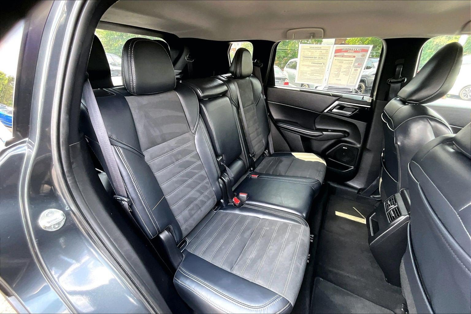 Used 2025 Mitsubishi Outlander SE AWD/4WD image 25