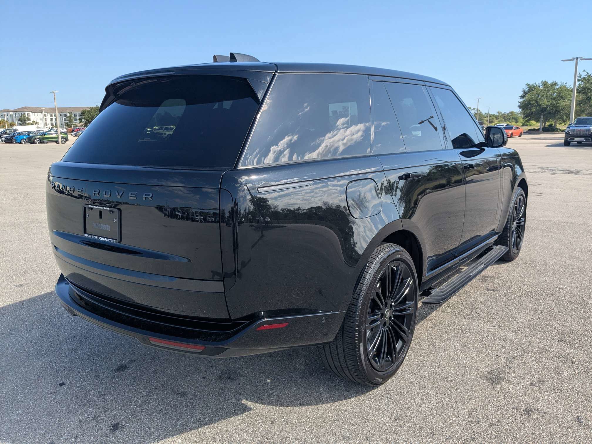 Used 2025 Land Rover Range Rover SE AWD/4WD image 5