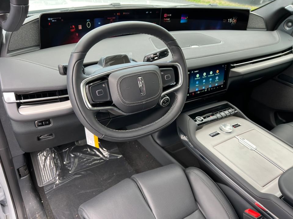 New 2026 Lincoln Navigator L Reserve AWD/4WD image 18