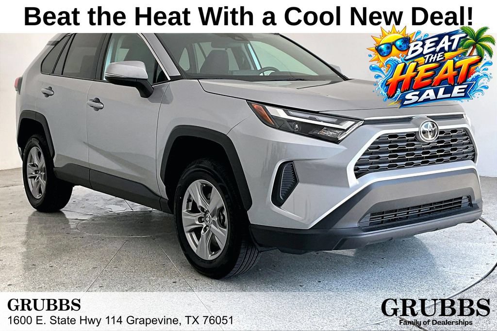 Used 2025 Toyota RAV4 XLE FWD image 1
