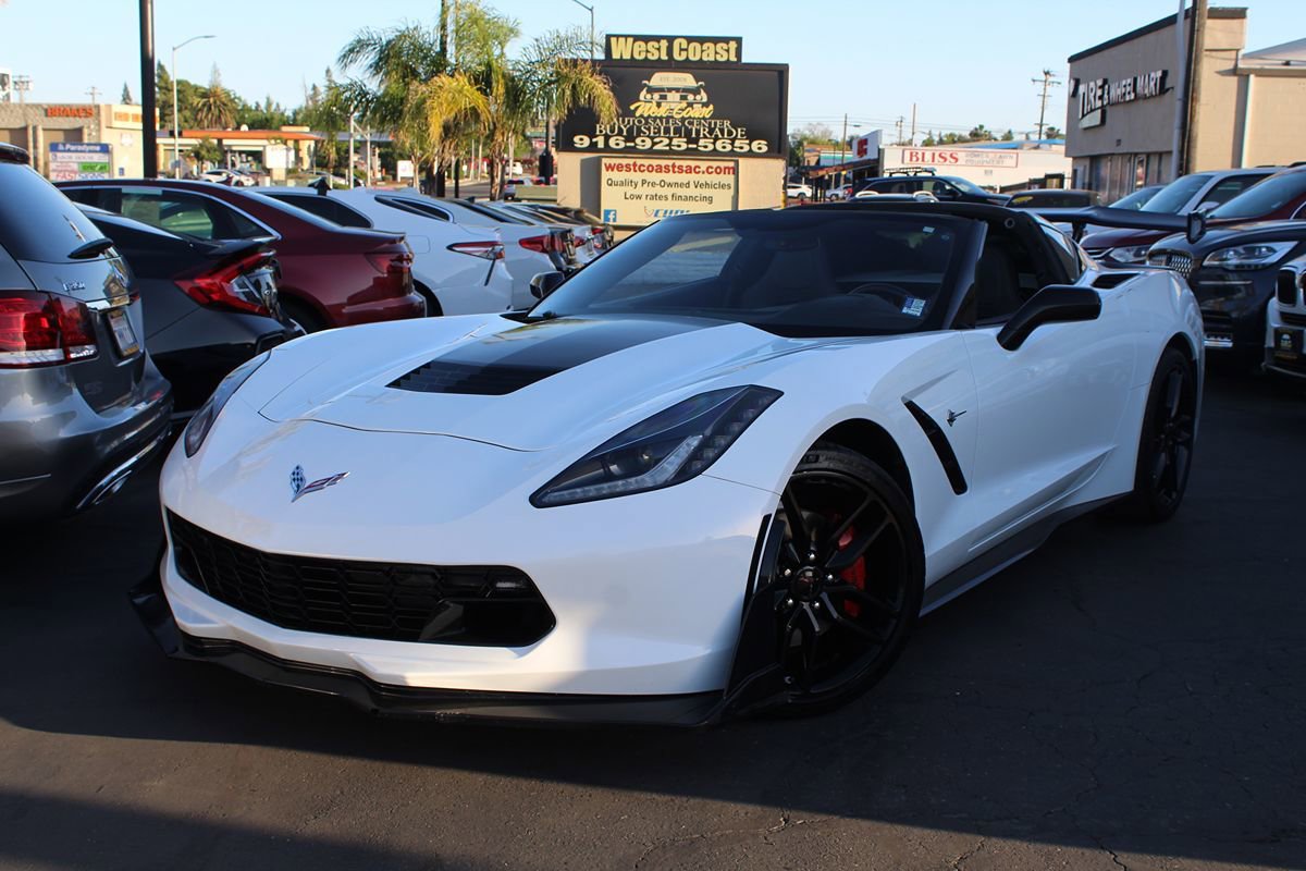 Used 2018 Chevrolet Corvette Stingray Coupe w/ 1LT RWD image 2