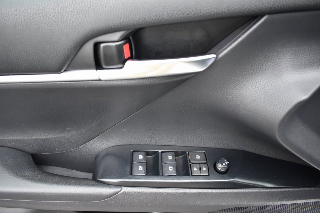 Used 2019 Toyota Camry SE image 12