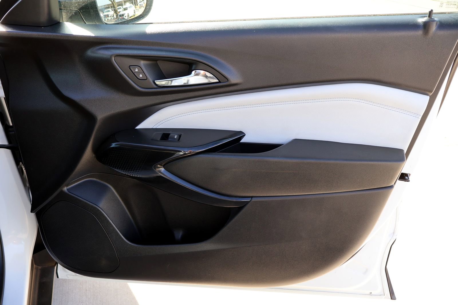 Used 2025 Chevrolet Trax LT image 11