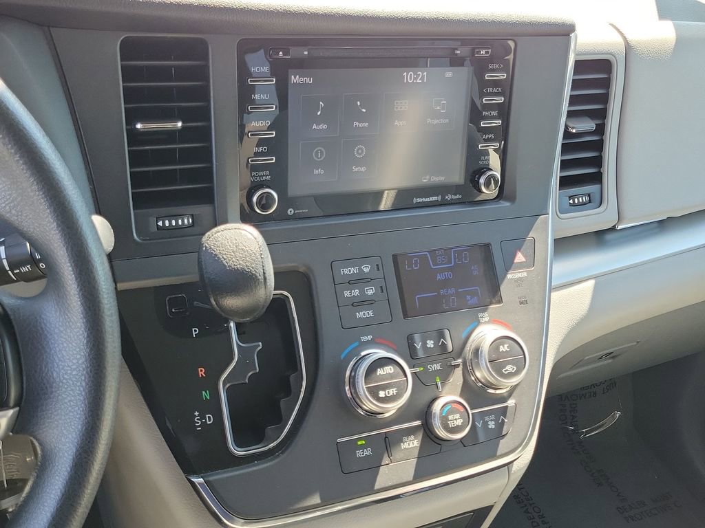 Used 2018 Toyota Sienna LE w/ Carpet Mat Package image 13