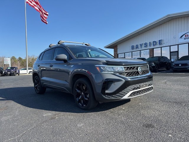 Used 2022 Volkswagen Taos SE image 2