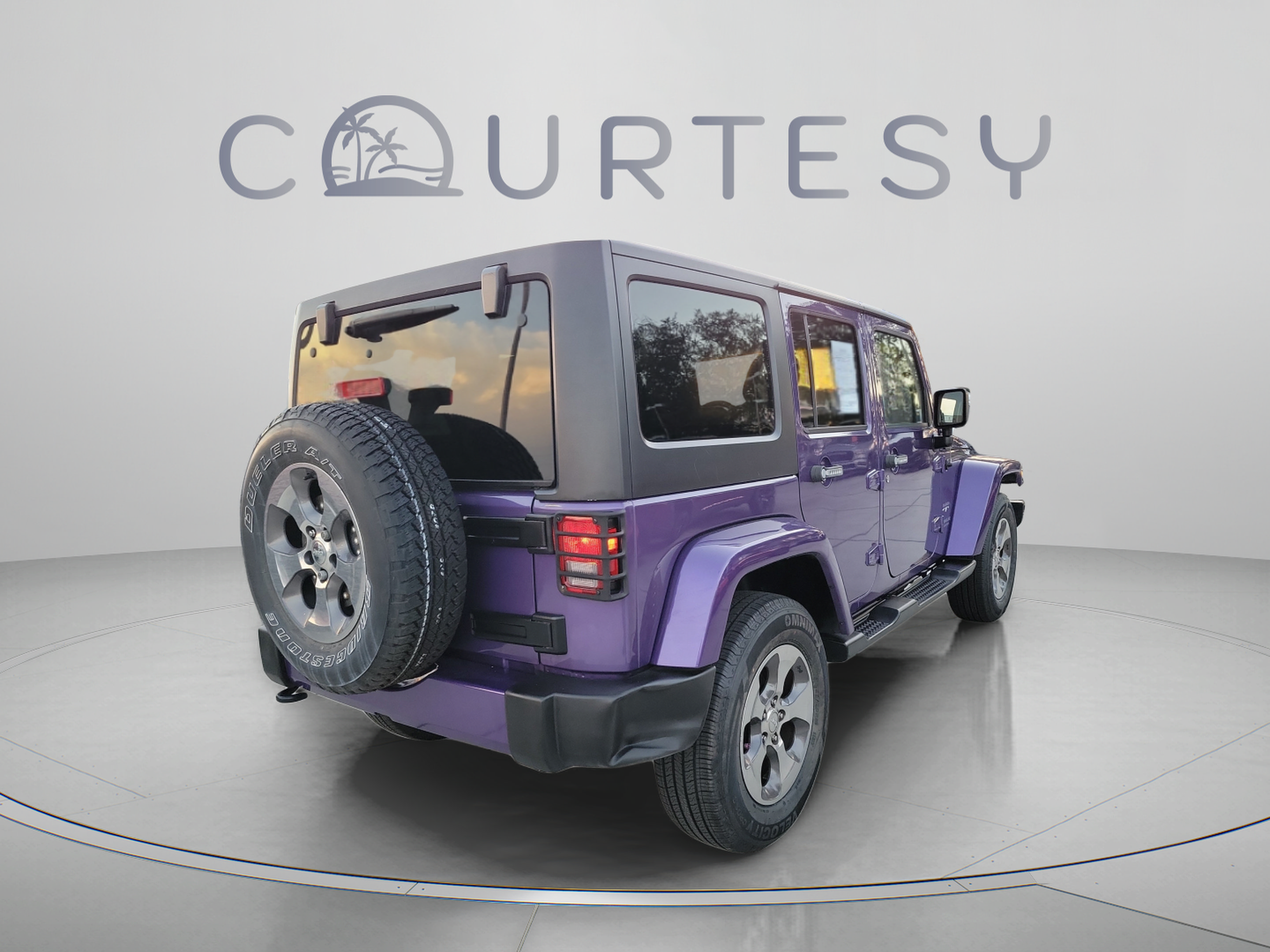 Used 2017 Jeep Wrangler Unlimited Sahara AWD/4WD image 3