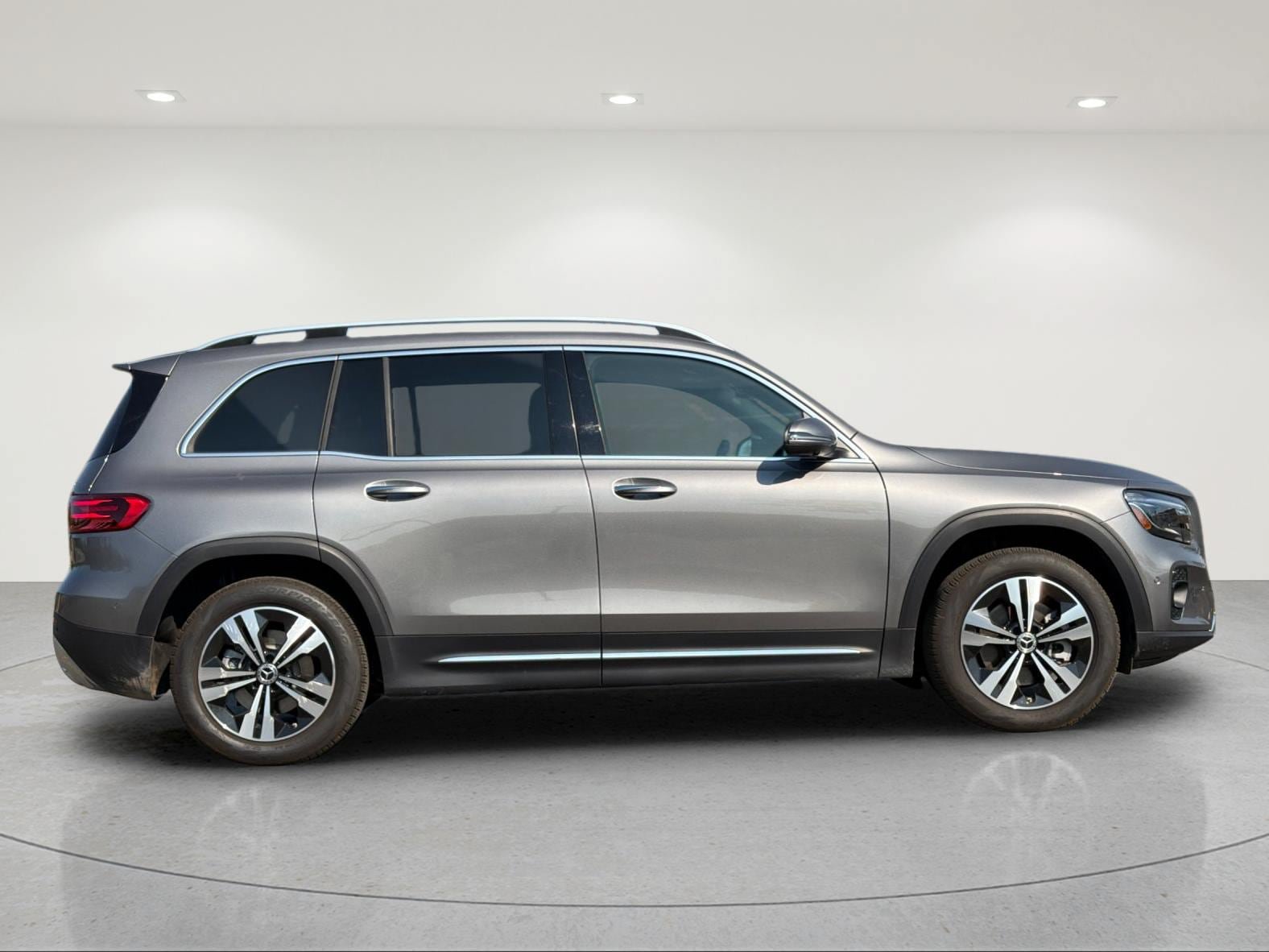 Used 2026 Mercedes-Benz GLB 250 4MATIC image 6