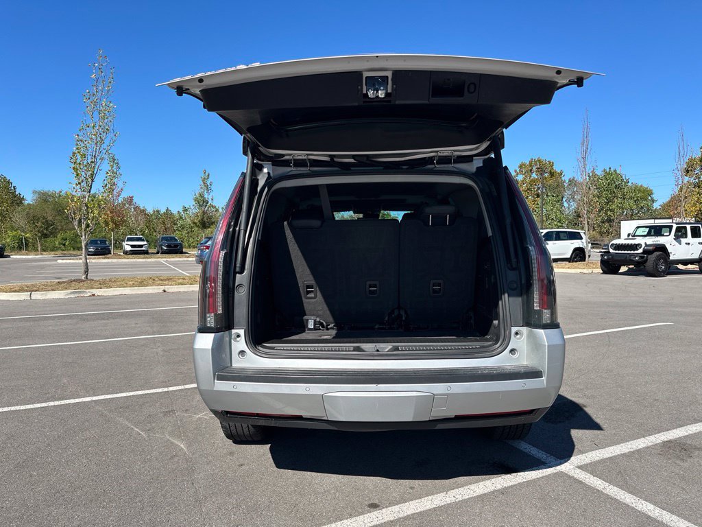 Used 2020 Cadillac Escalade Luxury RWD image 16