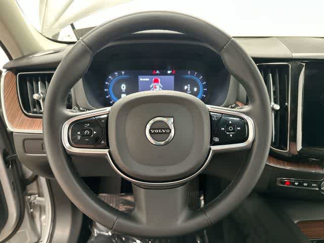 Used 2023 Volvo XC60 B5 Plus w/ Protection Package Premier AWD/4WD image 8