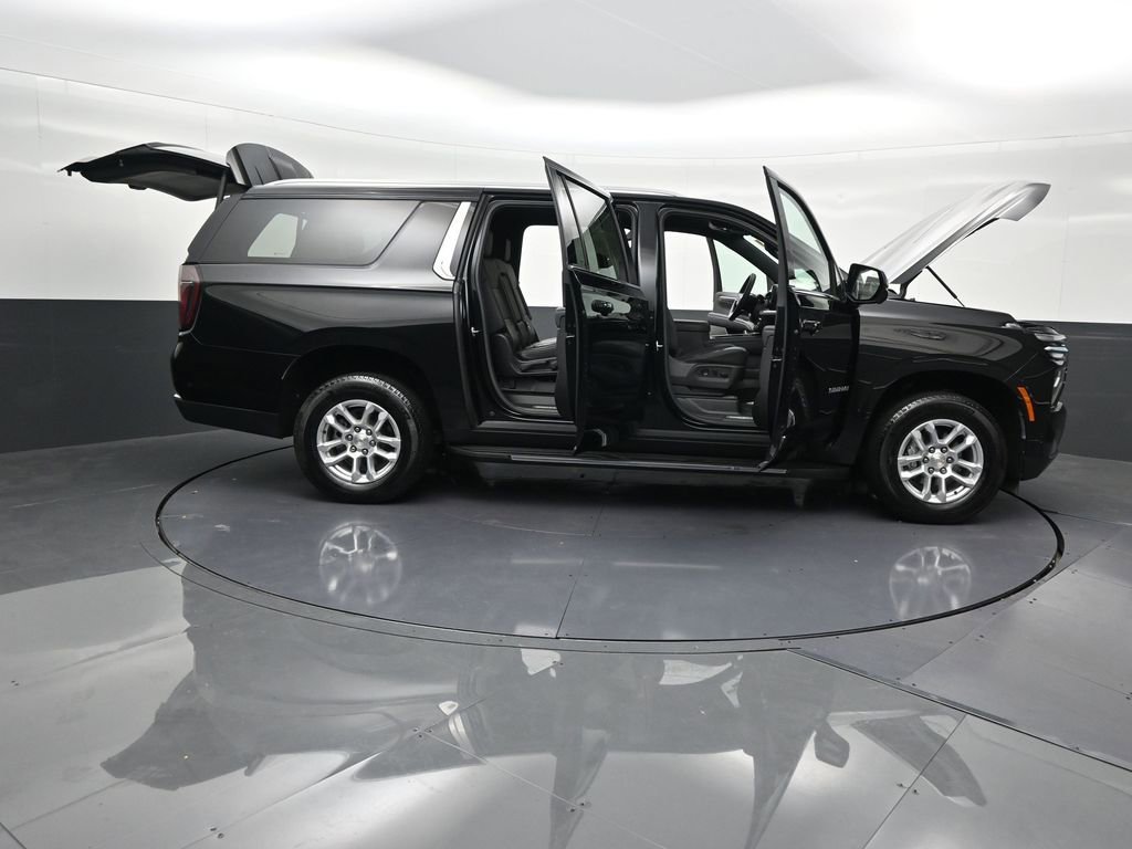 Used 2025 Chevrolet Suburban LT image 37