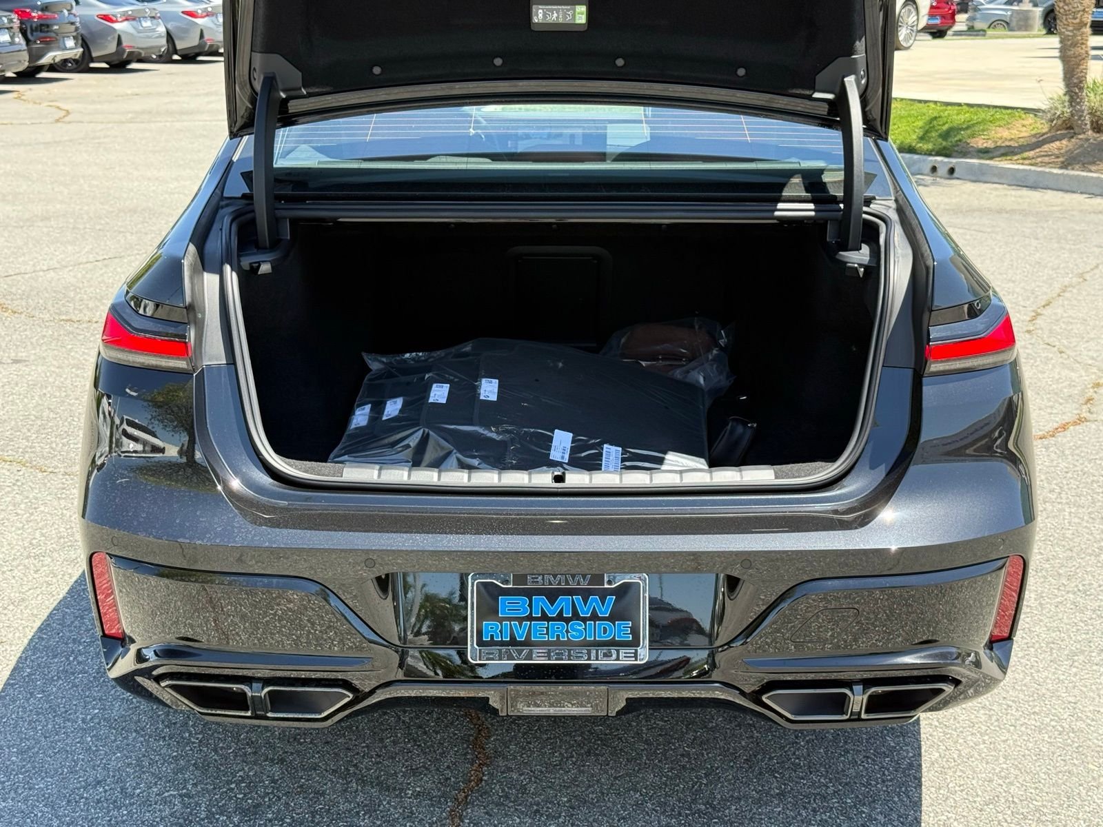 New 2026 BMW 760i xDrive w/ Luxury Rear Seating Package AWD/4WD image 16
