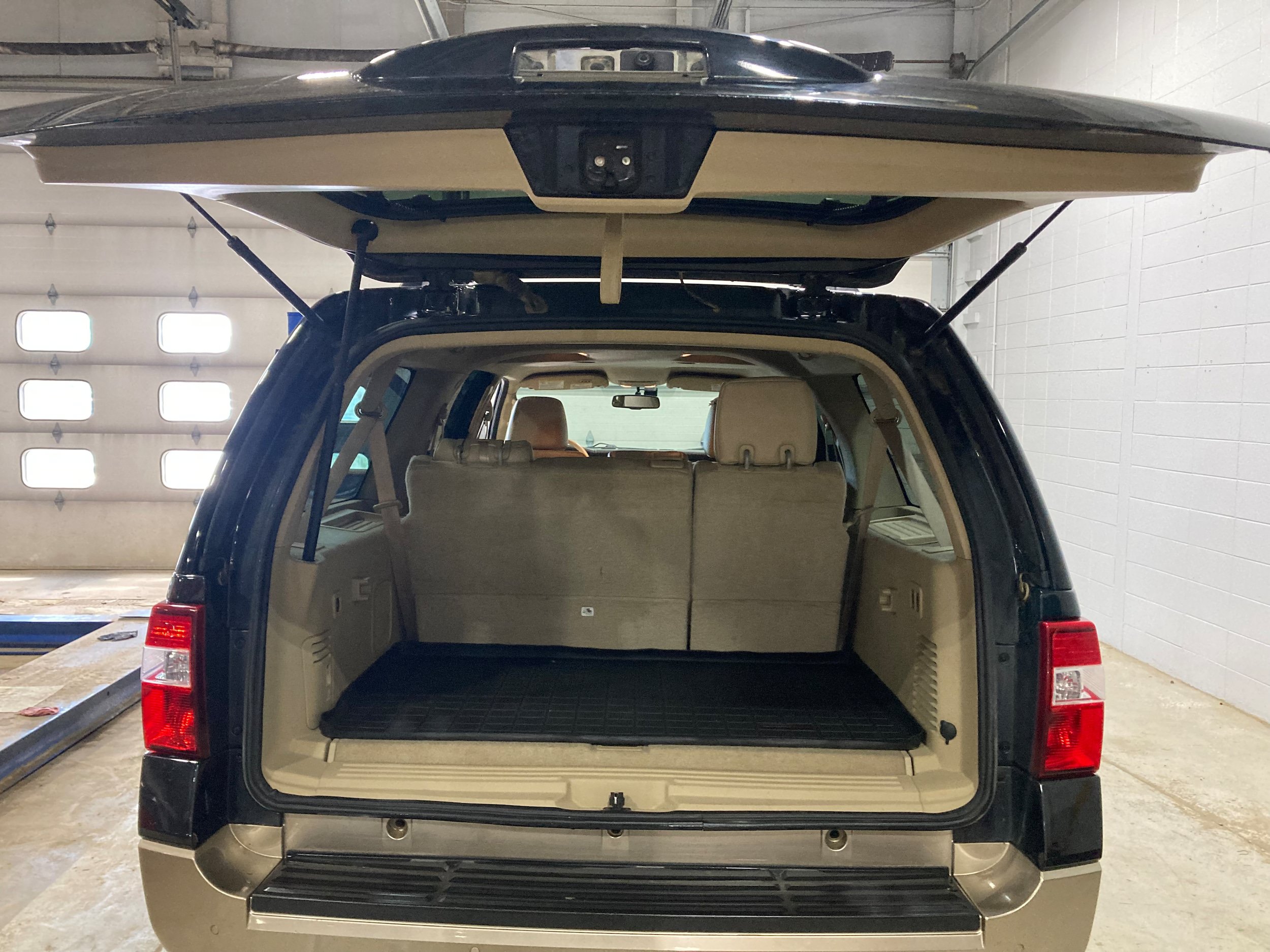 Used 2014 Ford Expedition EL XLT w/ Equipment Group 202A AWD/4WD image 19