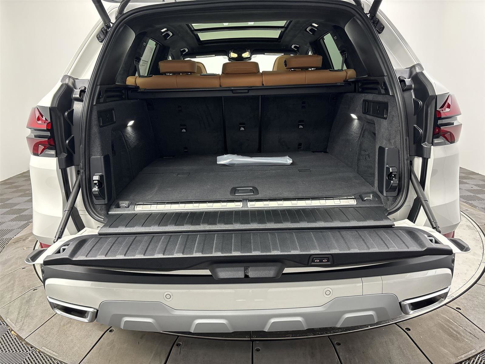 New 2026 BMW X5 xDrive50e w/ Executive Package image 21