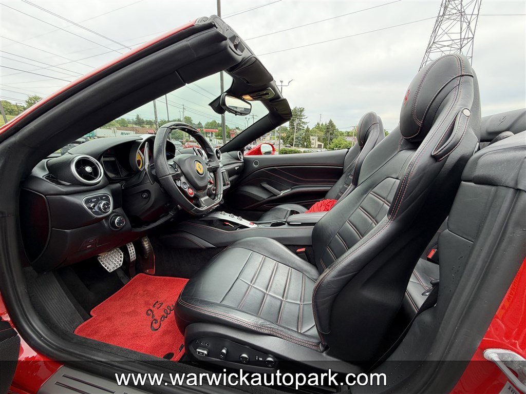 Used 2016 Ferrari California T RWD image 7