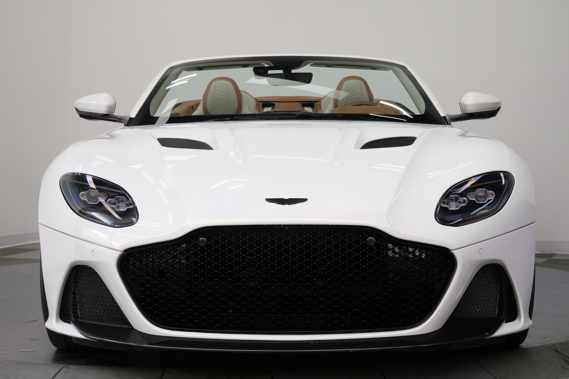 Used 2022 Aston Martin DBS Superleggera Volante RWD image 4
