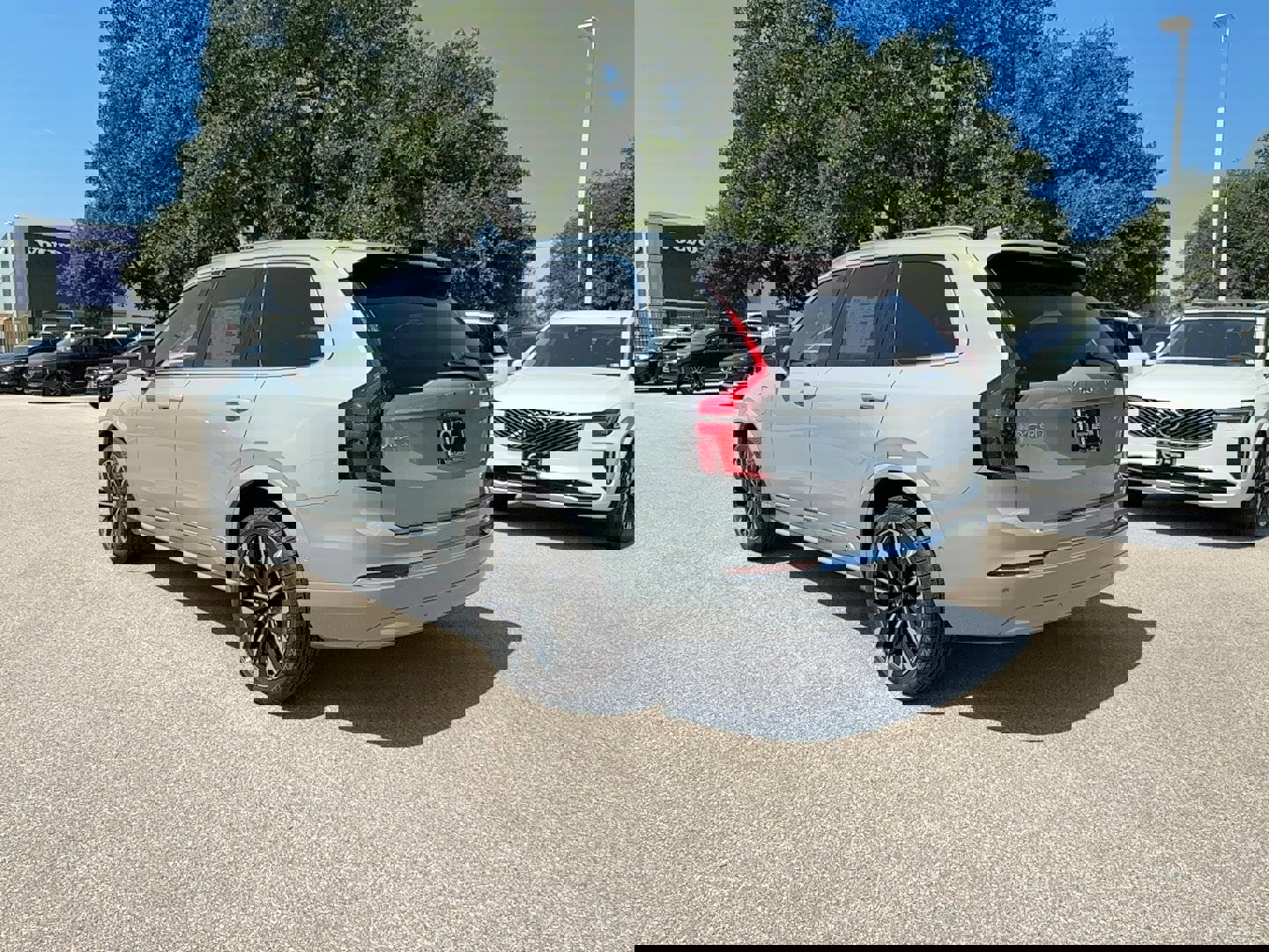 New 2025 Volvo XC90 T8 Plus w/ Protection Package Premier image 4