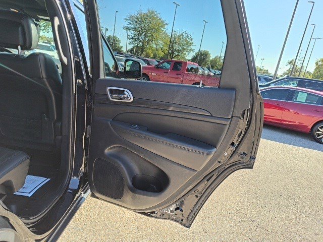 Used 2022 Jeep Grand Cherokee Laredo X image 16