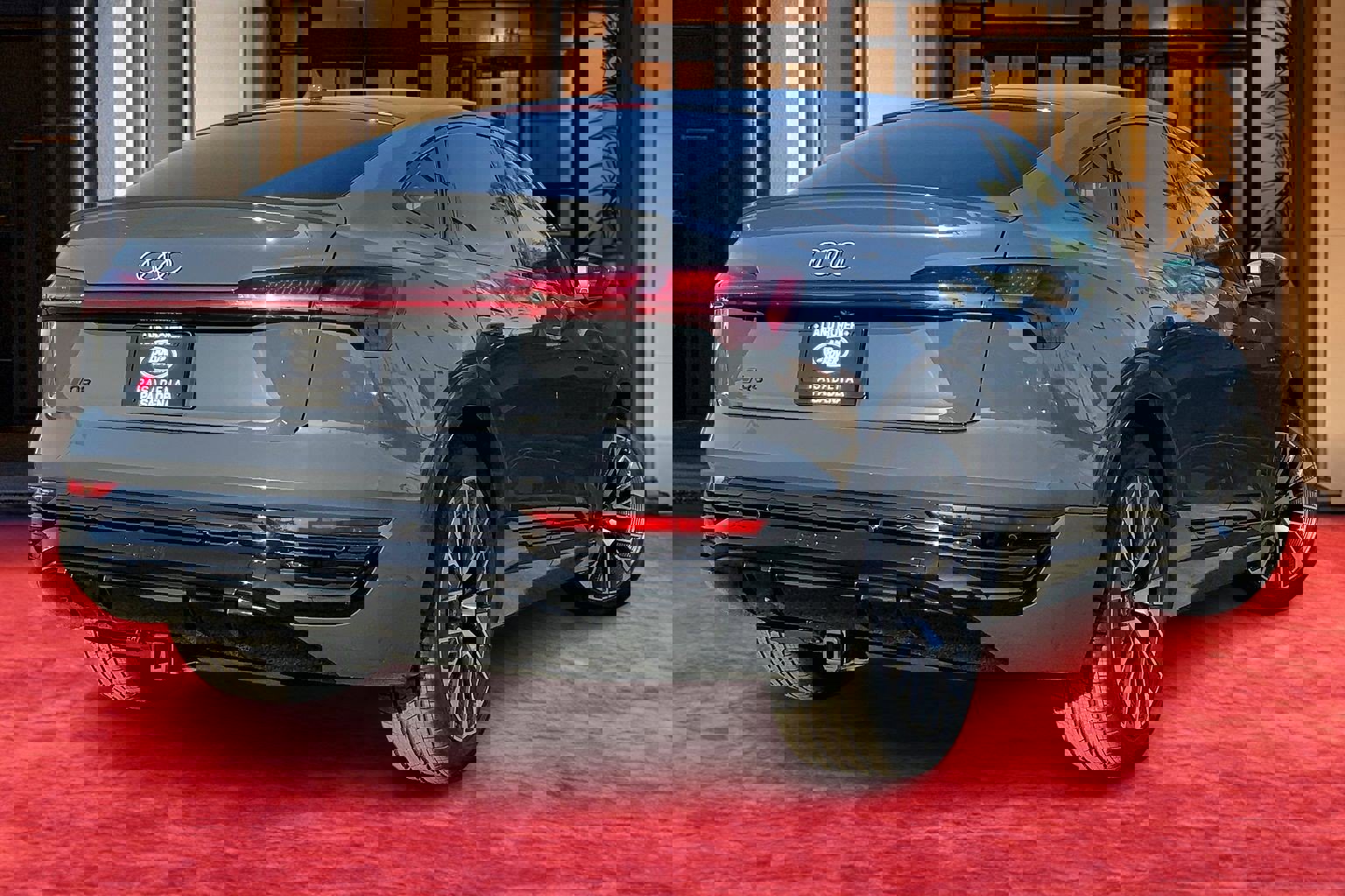 Used 2024 Audi Q8 e-tron Prestige image 12