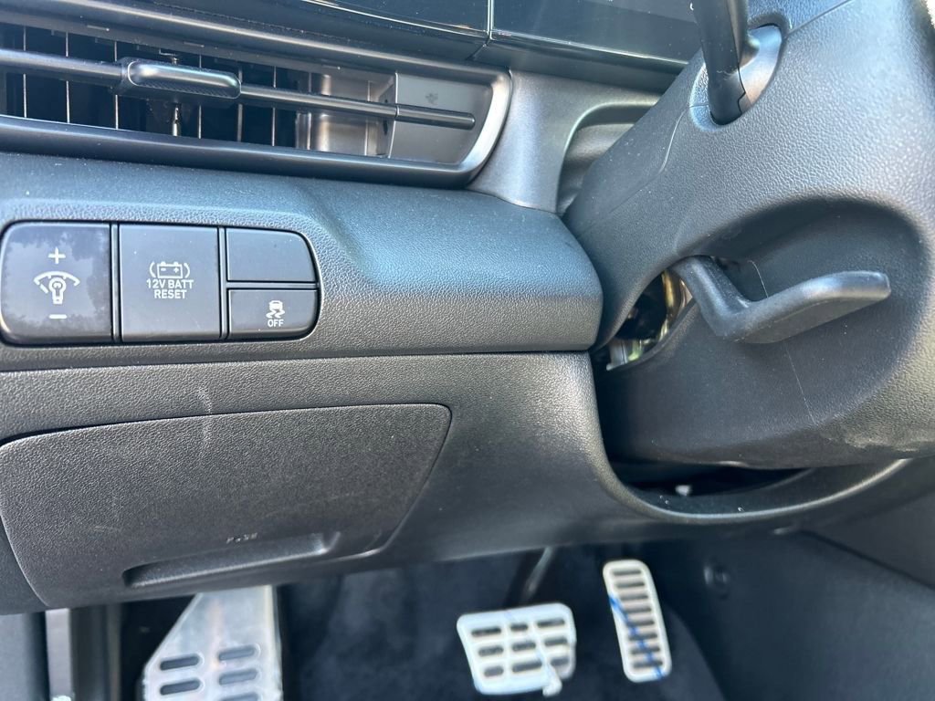 Used 2025 Hyundai Elantra SEL image 12