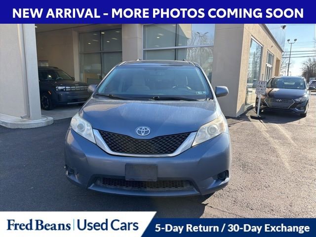 Used 2017 Toyota Sienna LE image 2