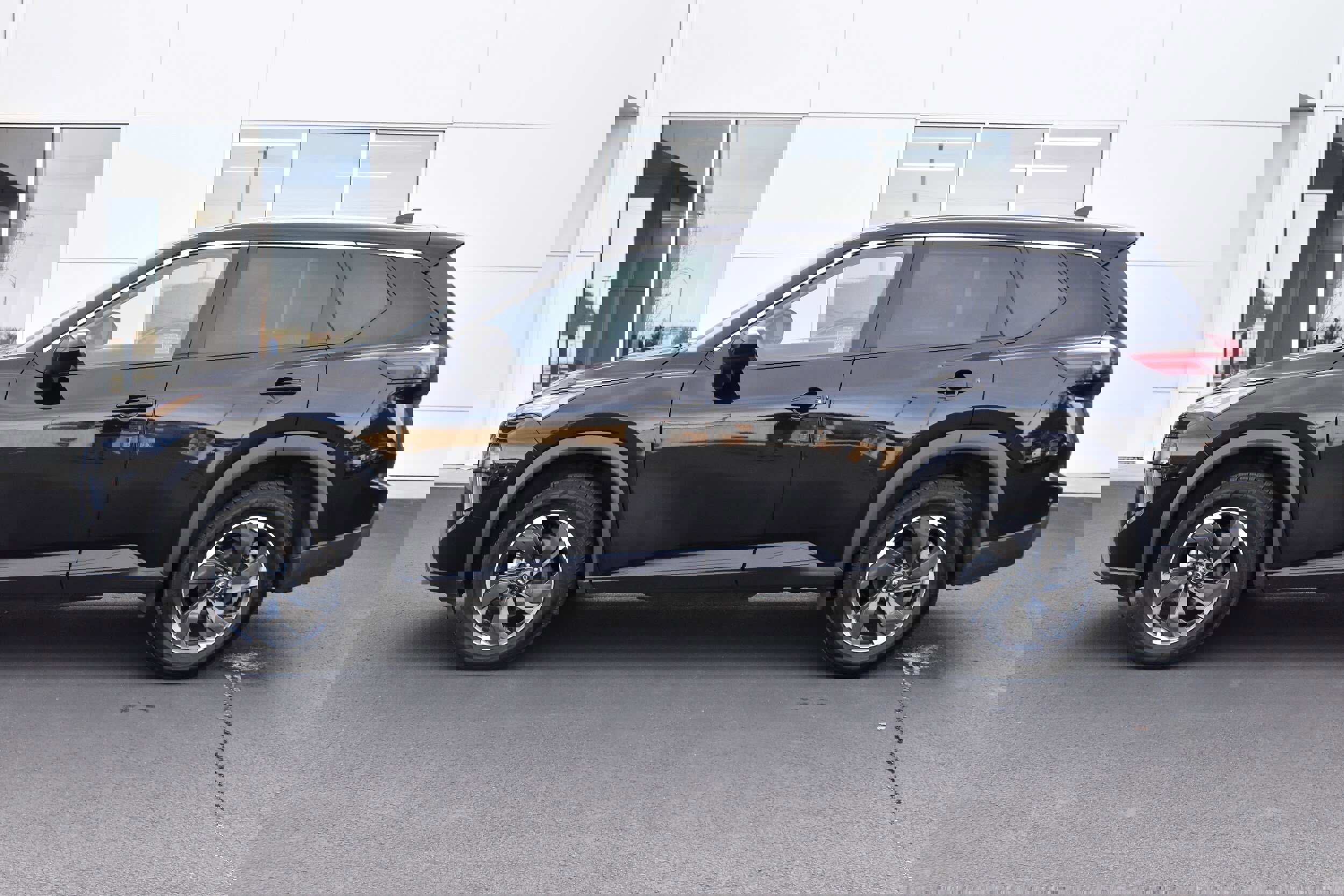 Used 2024 Nissan Rogue SV image 13