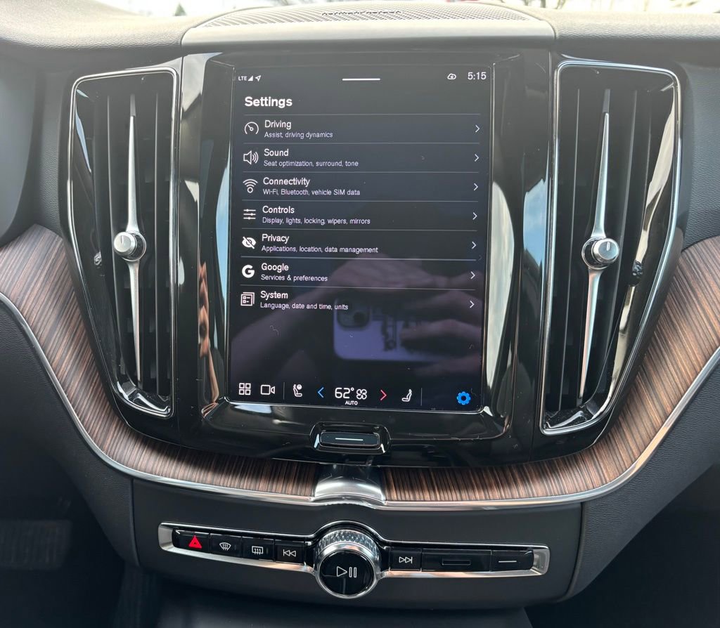 Certified 2023 Volvo XC60 B5 Plus w/ Climate Package image 15