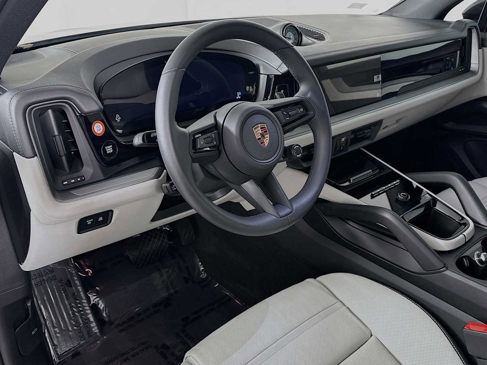 Certified 2025 Porsche Cayenne image 4