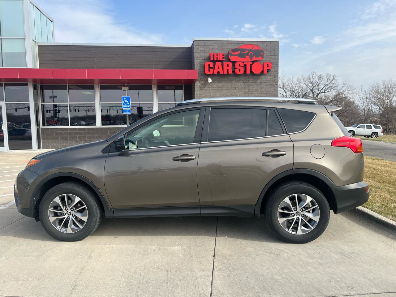 Used 2015 Toyota RAV4 LE AWD/4WD image 1