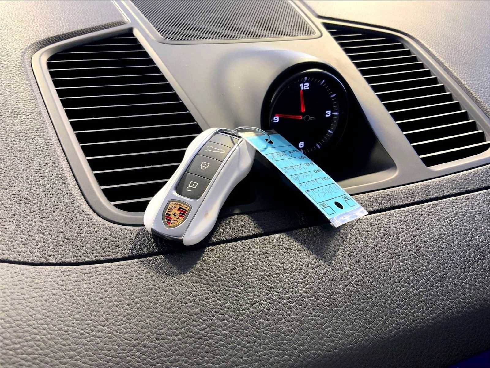 Certified 2022 Porsche Cayenne Platinum Edition image 41