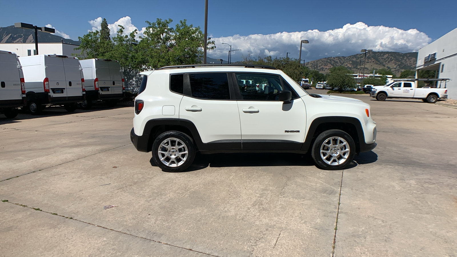 Used 2023 Jeep Renegade Latitude w/ Premium Group AWD/4WD image 6