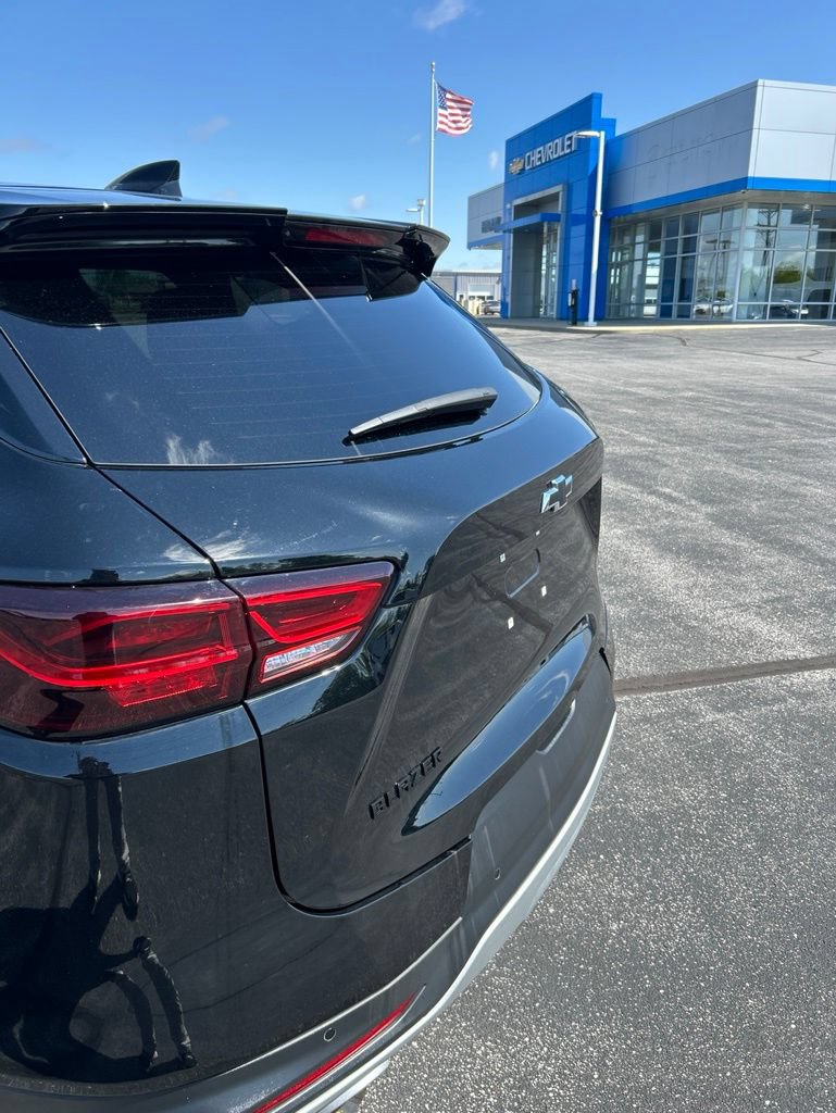 Used 2024 Chevrolet Blazer LT w/ Midnight/Sport Edition FWD image 11