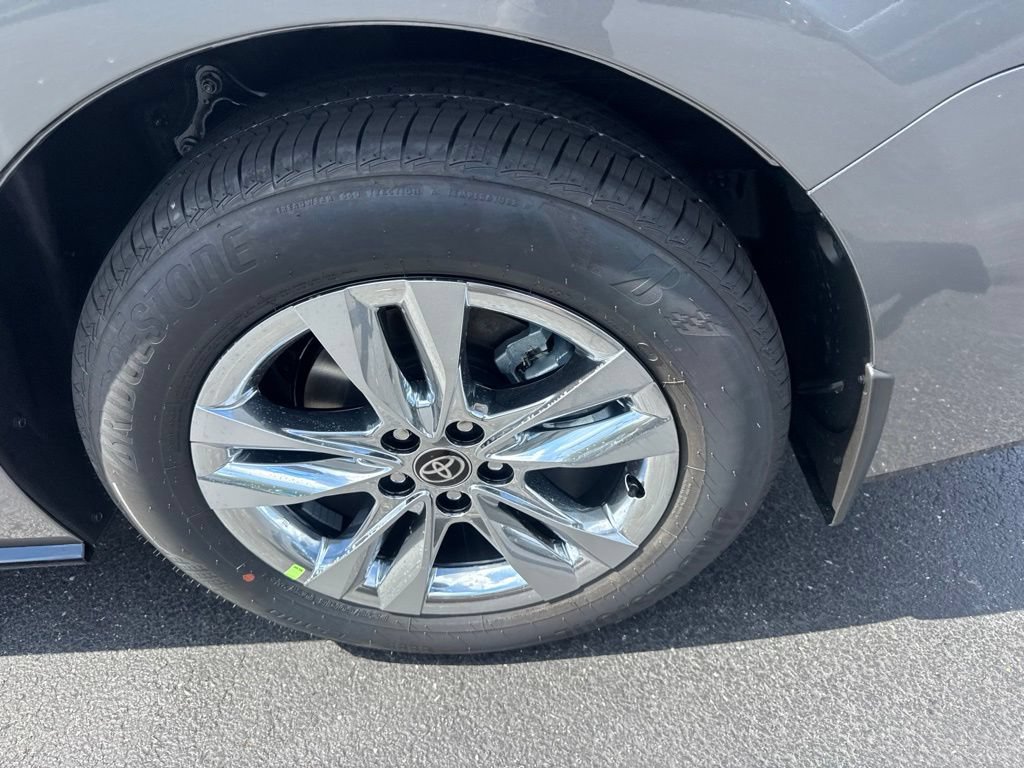 New 2026 Toyota Sienna Limited FWD image 8