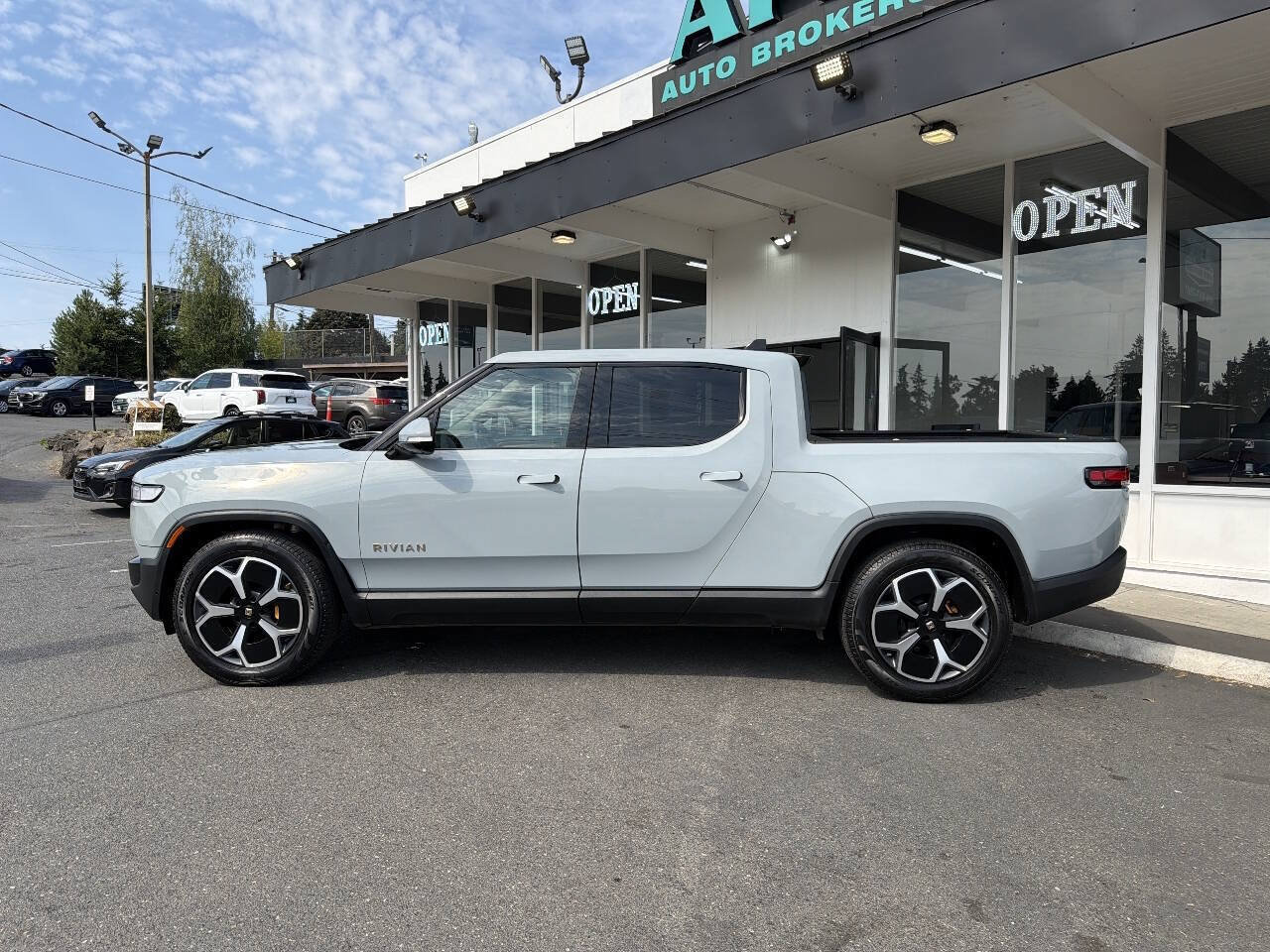 Used 2022 Rivian R1T Adventure AWD/4WD image 3