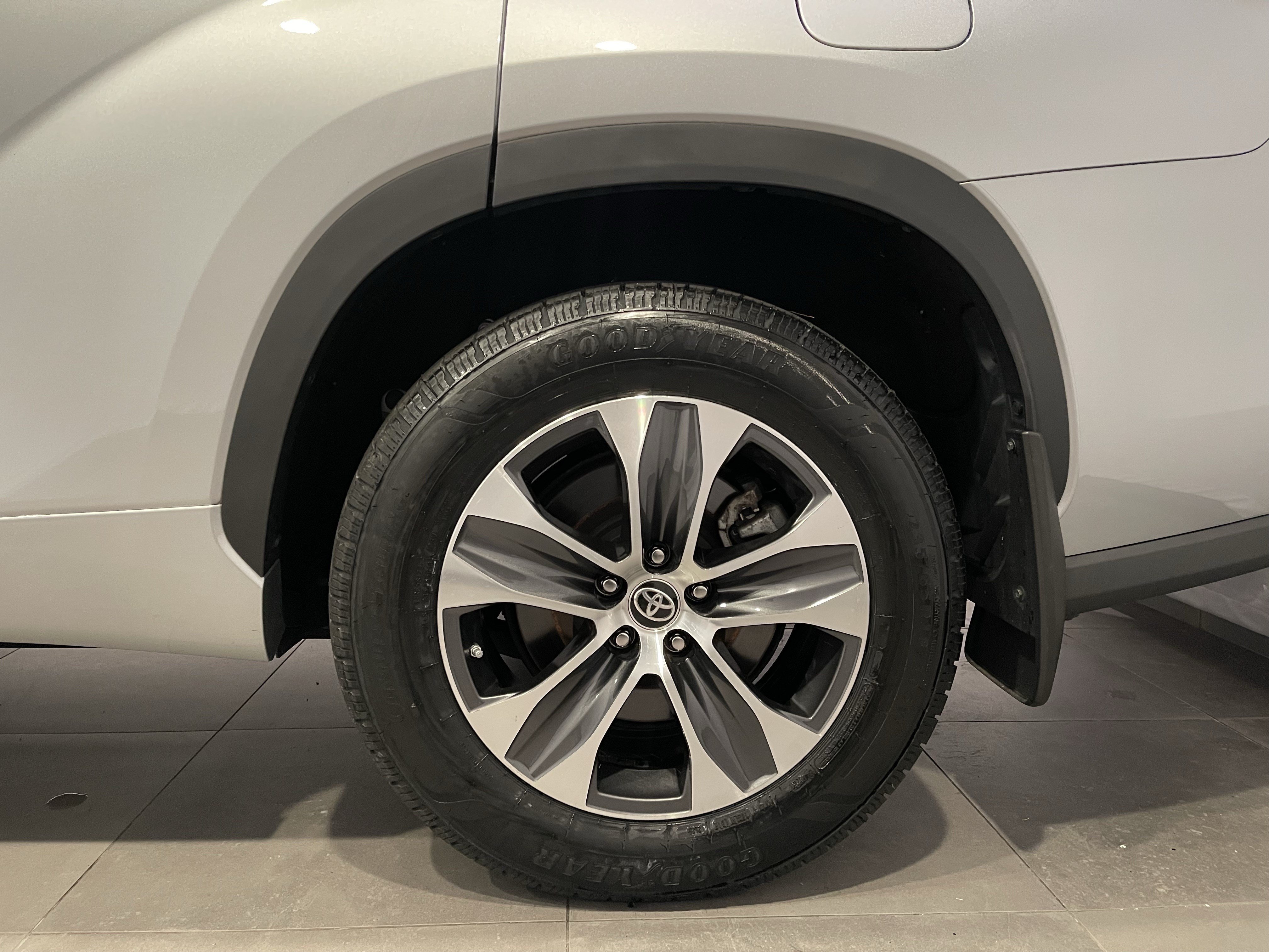 Used 2023 Toyota Highlander XLE AWD/4WD image 8