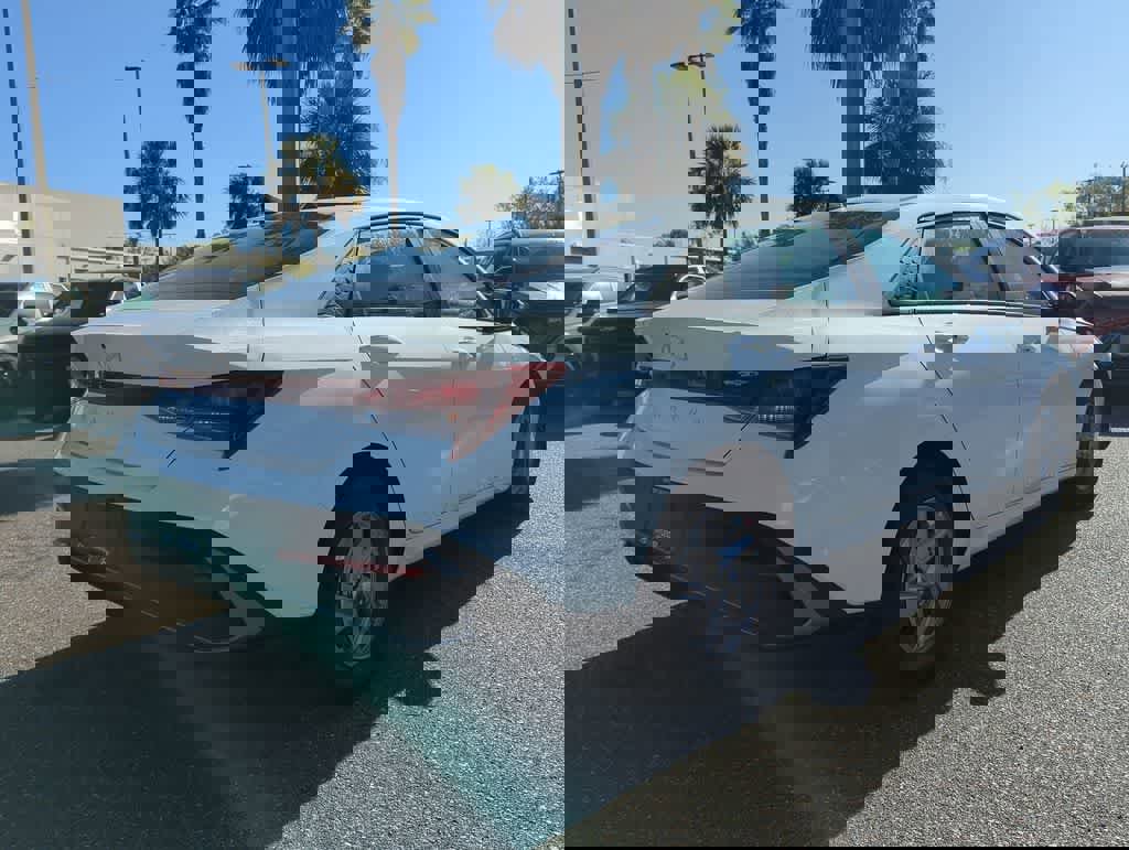 New 2026 Hyundai Elantra SE image 7