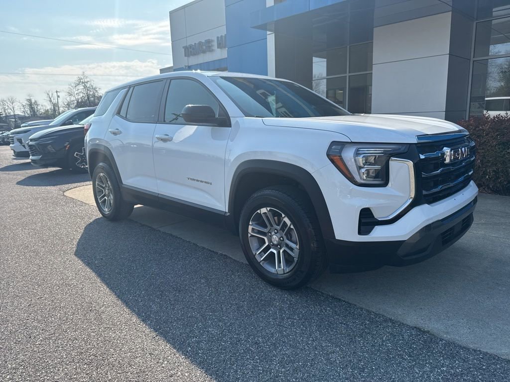 Used 2026 GMC Terrain Elevation image 2