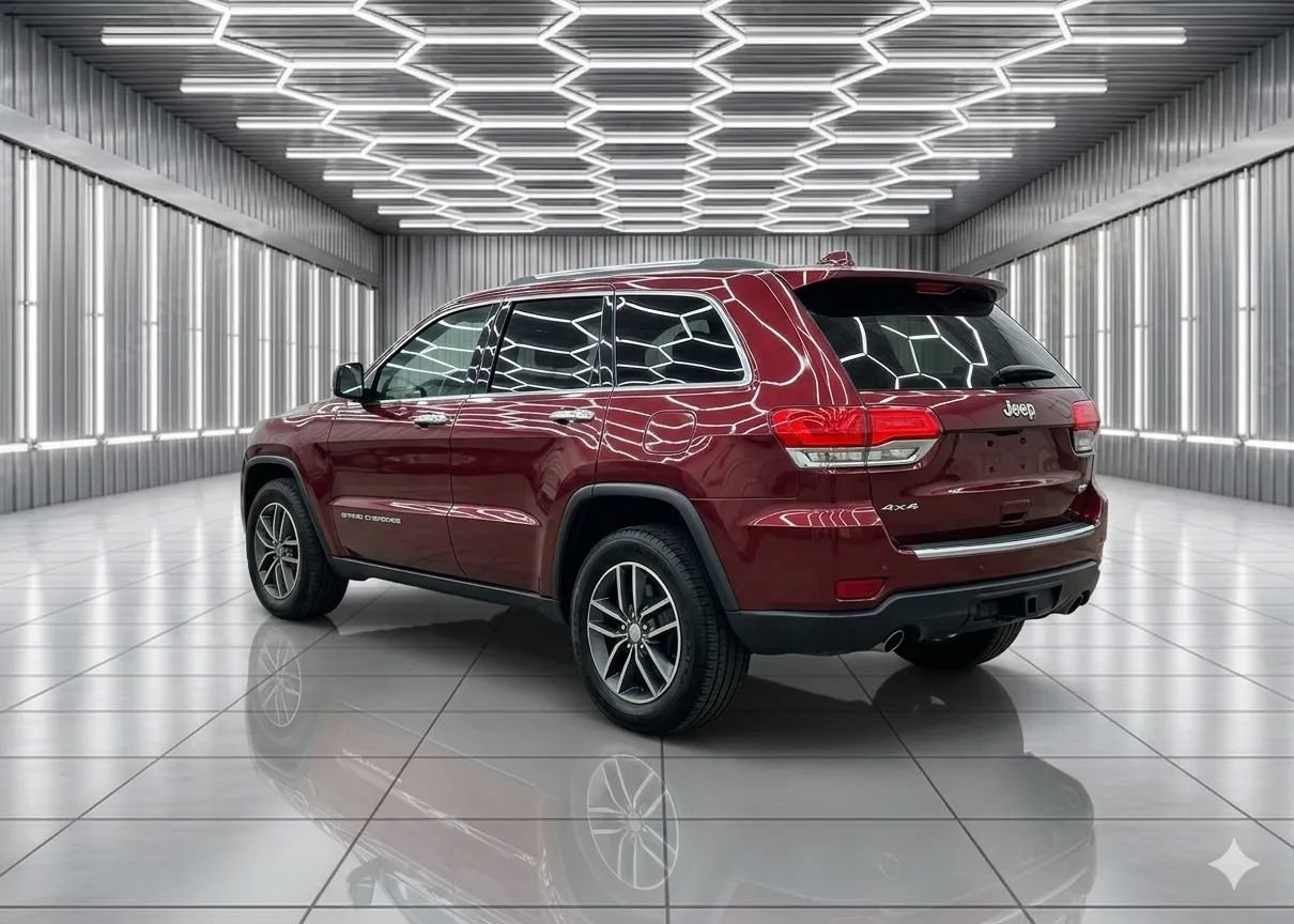 Used 2017 Jeep Grand Cherokee Limited w/ Luxury Group II AWD/4WD image 4