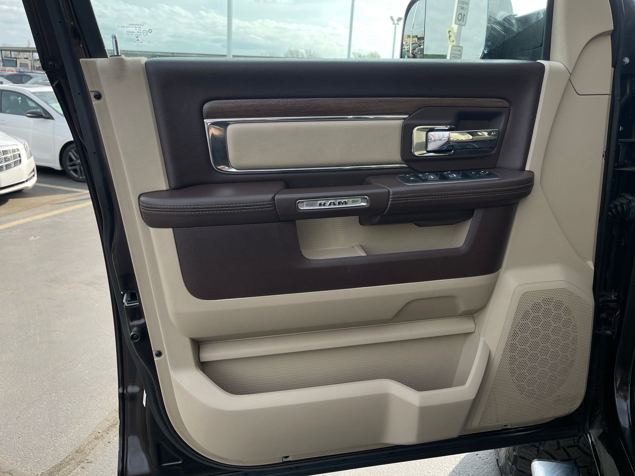 Used 2016 RAM 2500 Laramie w/ Cold Weather Group image 13