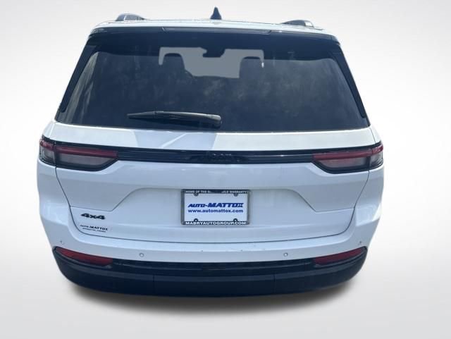 Used 2025 Jeep Grand Cherokee Altitude AWD/4WD image 4