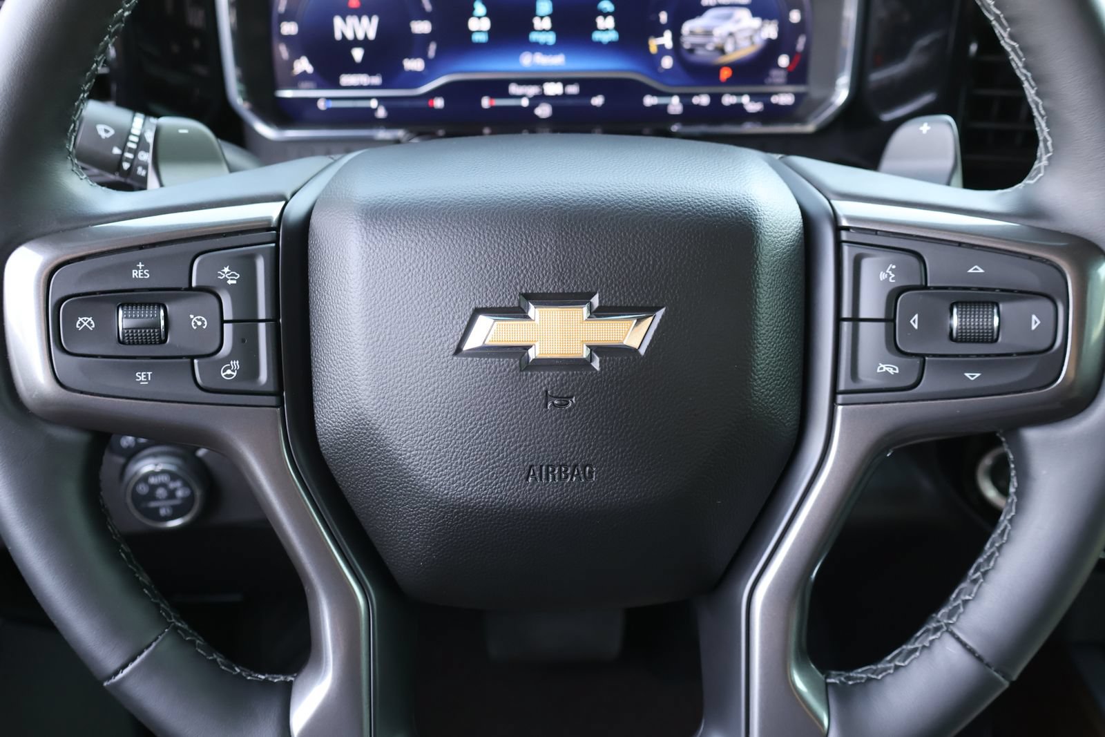 Used 2025 Chevrolet Silverado 1500 High Country w/ Technology Package AWD/4WD image 25
