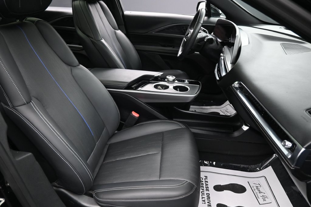 Used 2024 Cadillac Lyriq Luxury RWD image 33