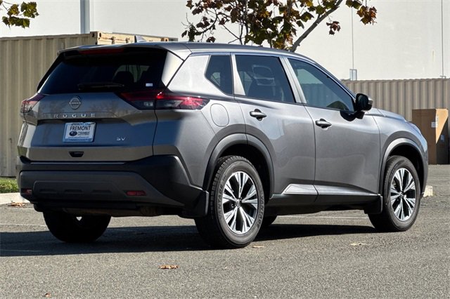 Used 2023 Nissan Rogue SV image 4