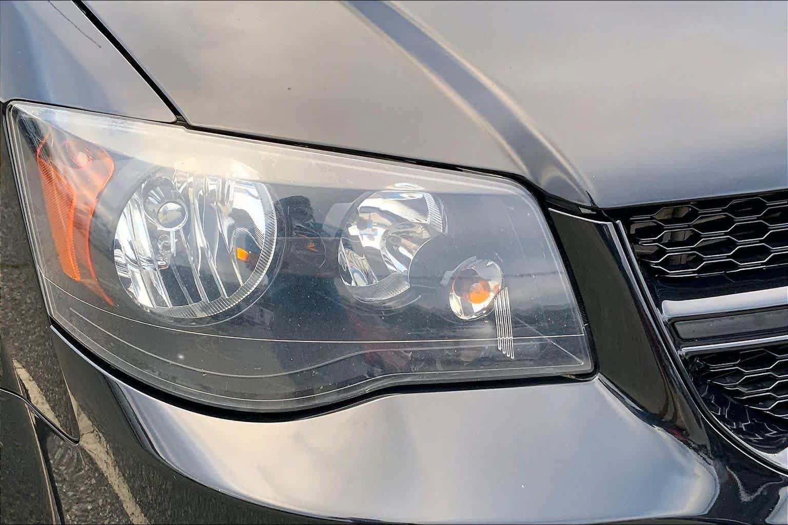 Used 2015 Dodge Grand Caravan SE FWD image 25