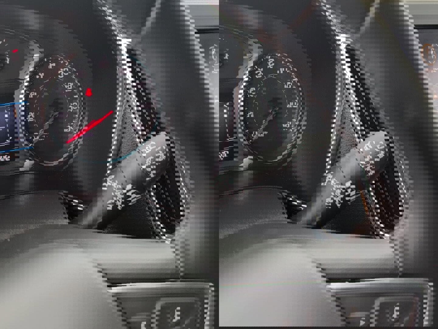 Used 2023 Chevrolet Equinox LT image 30