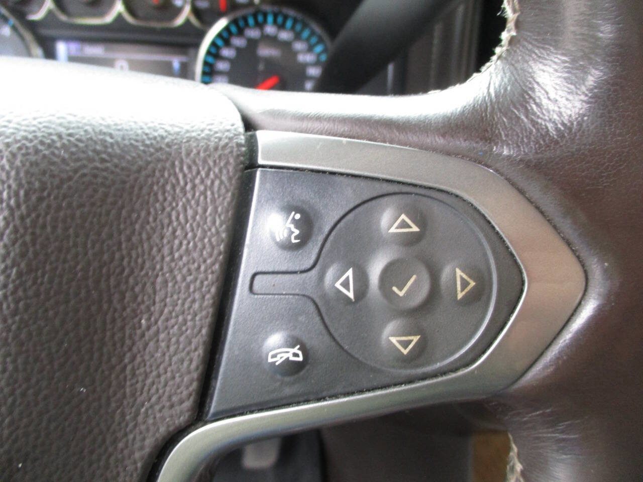 Used 2015 Chevrolet Silverado 1500 LTZ w/ LTZ Plus Package AWD/4WD image 18