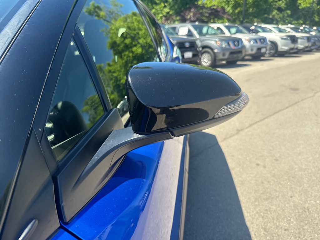 Used 2020 Toyota C-HR Limited FWD image 32