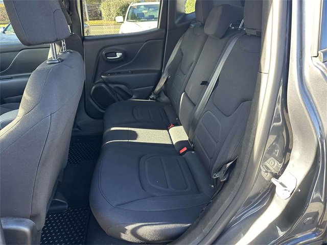 Certified 2022 Jeep Renegade Latitude w/ Convenience Group image 17