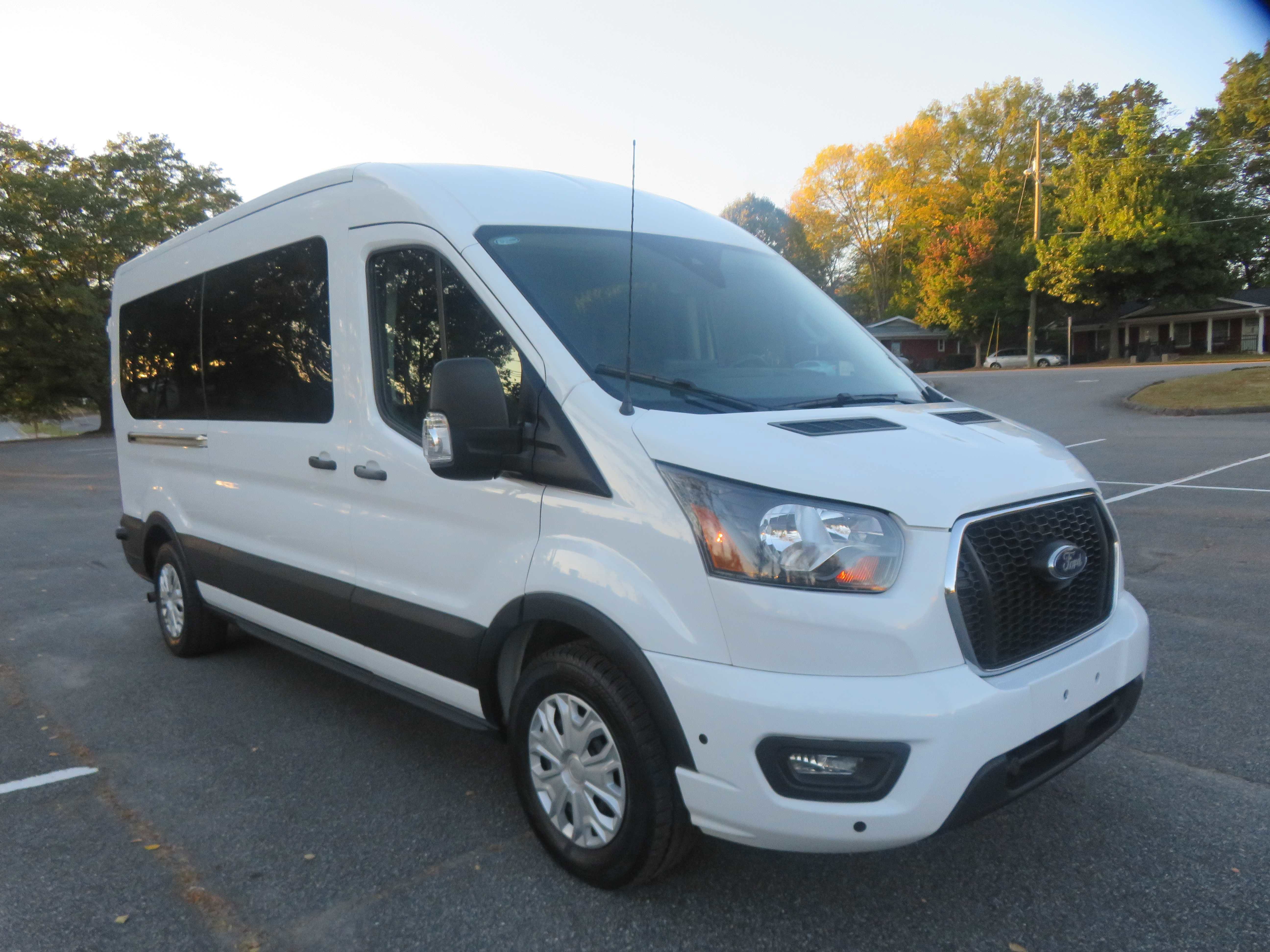 Used 2024 Ford Transit 350 XLT image 3