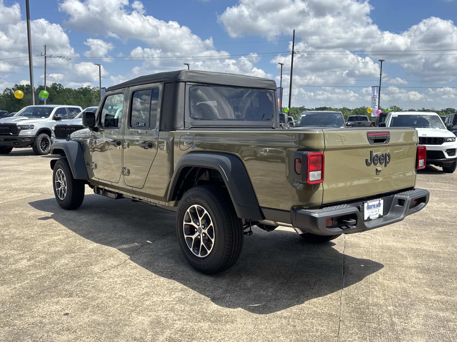 New 2026 Jeep Gladiator Sport AWD/4WD image 4