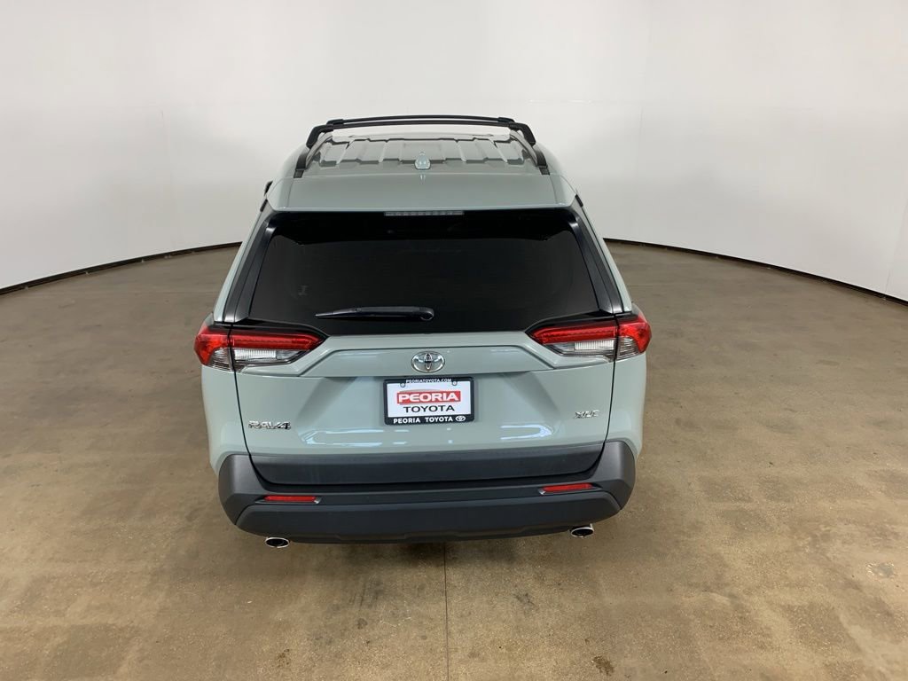 Used 2020 Toyota RAV4 XLE Premium FWD image 11